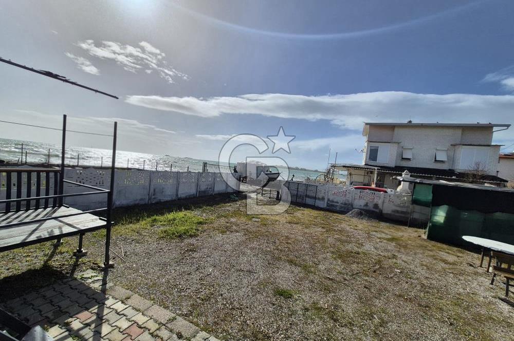 AKARCA SAHİLDE İÇİNDE TINY HOUSE BULUNAN SATILIK ARSA 