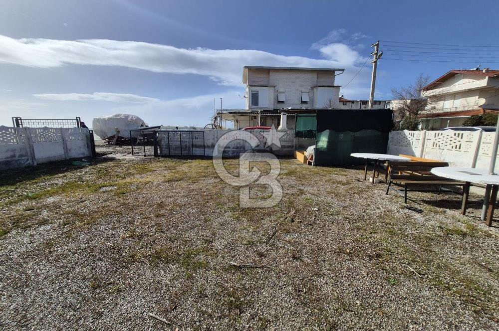 AKARCA SAHİLDE İÇİNDE TINY HOUSE BULUNAN SATILIK ARSA 