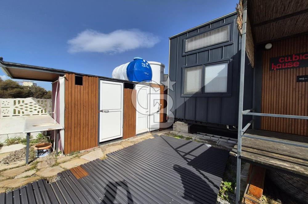 AKARCA SAHİLDE İÇİNDE TINY HOUSE BULUNAN SATILIK ARSA 