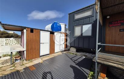 AKARCA SAHİLDE İÇİNDE TINY HOUSE BULUNAN SATILIK ARSA 