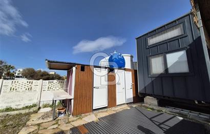 AKARCA SAHİLDE İÇİNDE TINY HOUSE BULUNAN SATILIK ARSA 