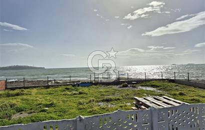 AKARCA SAHİLDE İÇİNDE TINY HOUSE BULUNAN SATILIK ARSA 