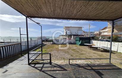 AKARCA SAHİLDE İÇİNDE TINY HOUSE BULUNAN SATILIK ARSA 