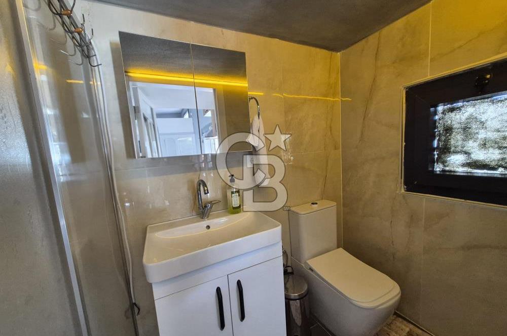 AKARCA SAHİLDE İÇİNDE TINY HOUSE BULUNAN SATILIK ARSA 