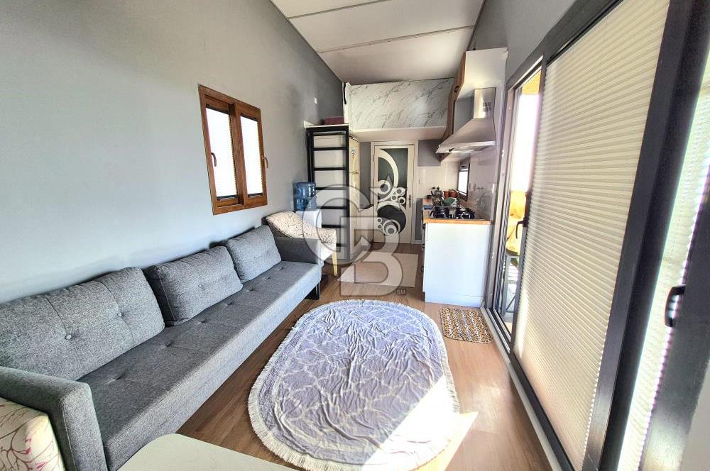 AKARCA SAHİLDE İÇİNDE TINY HOUSE BULUNAN SATILIK ARSA 