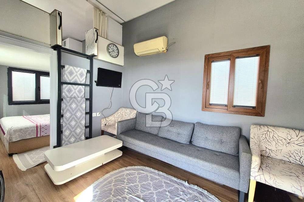 AKARCA SAHİLDE İÇİNDE TINY HOUSE BULUNAN SATILIK ARSA 