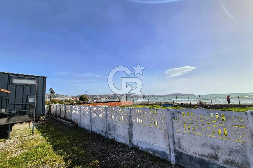 AKARCA SAHİLDE İÇİNDE TINY HOUSE BULUNAN SATILIK ARSA 