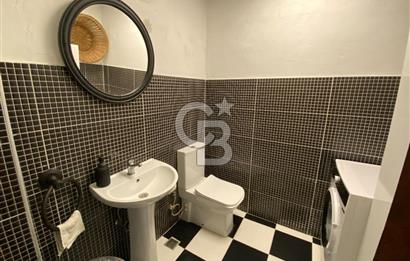 Ayvalık Merkez’de Satılık, Avlulu Tarihi Rum Evi – “Sarı Köşk”