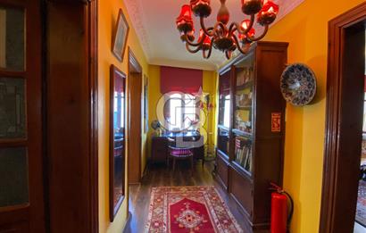 Ayvalık Merkez’de Satılık, Avlulu Tarihi Rum Evi – “Sarı Köşk”