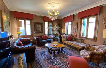 Ayvalık Merkez’de Satılık, Avlulu Tarihi Rum Evi – “Sarı Köşk”