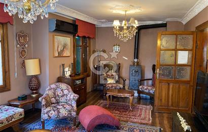 Ayvalık Merkez’de Satılık, Avlulu Tarihi Rum Evi – “Sarı Köşk”