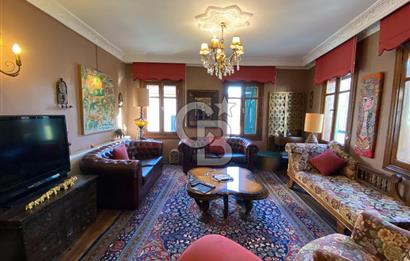 Ayvalık Merkez’de Satılık, Avlulu Tarihi Rum Evi – “Sarı Köşk”