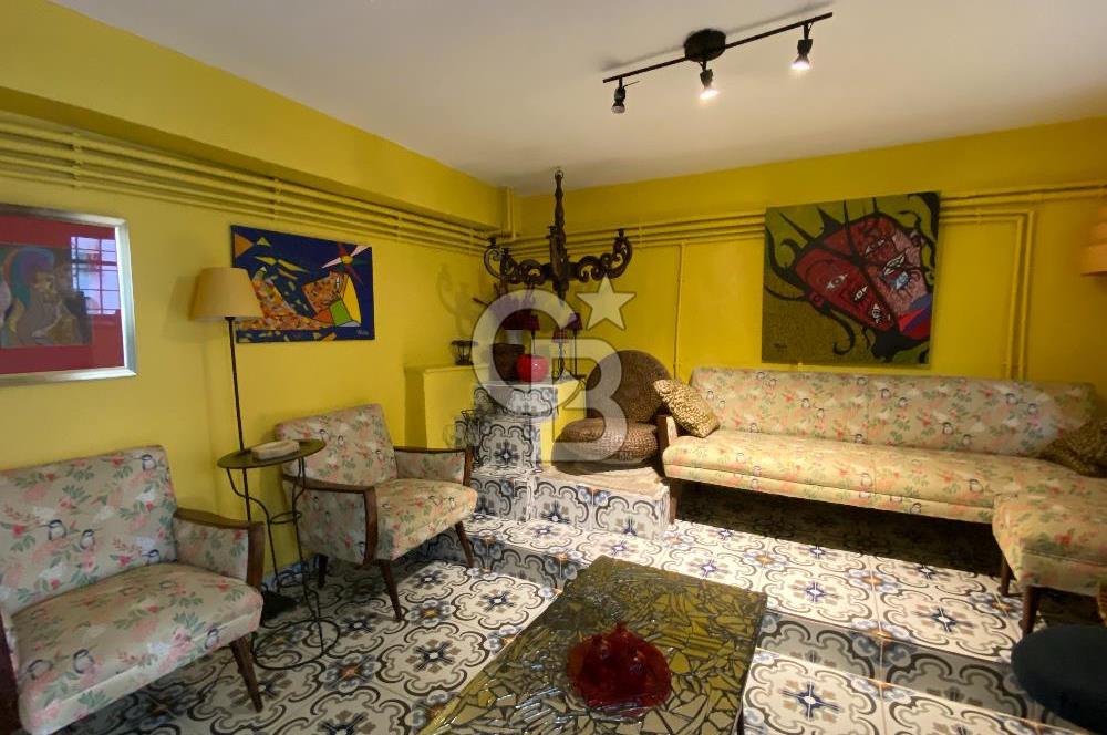 Ayvalık Merkez’de Satılık, Avlulu Tarihi Rum Evi – “Sarı Köşk”