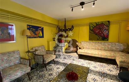 Ayvalık Merkez’de Satılık, Avlulu Tarihi Rum Evi – “Sarı Köşk”