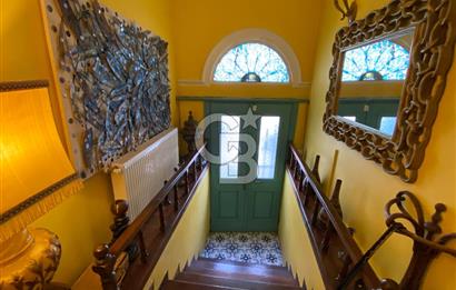 Ayvalık Merkez’de Satılık, Avlulu Tarihi Rum Evi – “Sarı Köşk”