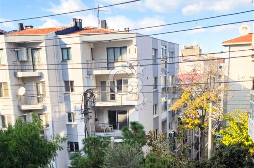 İzmir Konak Göztepe’de Sahile Çok Yakın Asansörlü Ara Kat 3+1