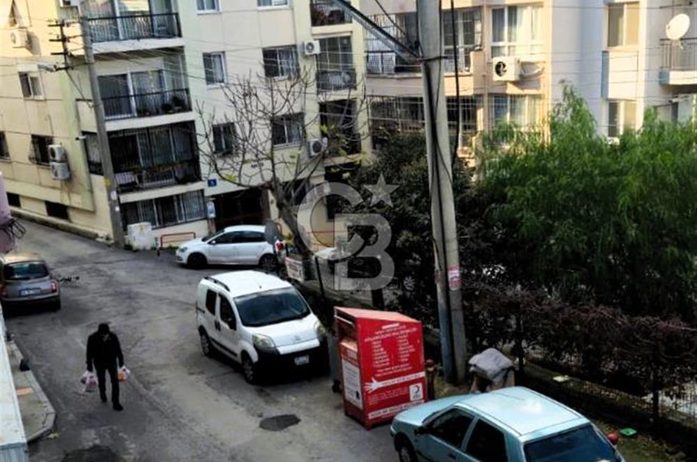 İzmir Konak Göztepe’de Sahile Çok Yakın Asansörlü Ara Kat 3+1