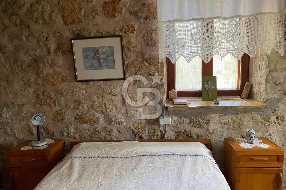 Antalya Demre Kaleköy Üçağız da Muhteşem 928 m2 Arsa ve Taş Ev