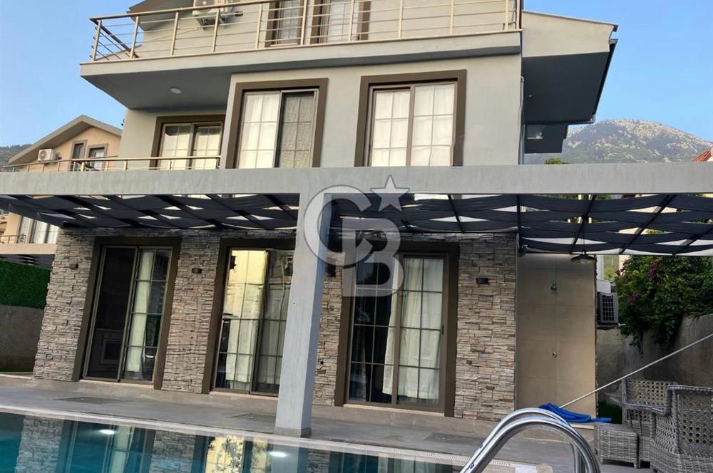  Fethiye’de triplex havuzlu yıllık kiralık villa