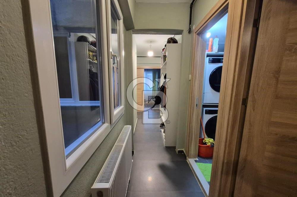 KARŞIYAKA TERSANE'DE SAHİLE 1 DK./1.KAT/TADİLATLI SATILIK DAİRE