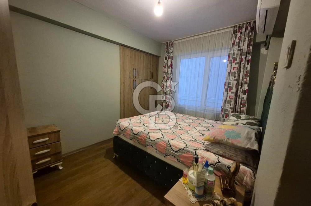 KARŞIYAKA TERSANE'DE SAHİLE 1 DK./1.KAT/TADİLATLI SATILIK DAİRE