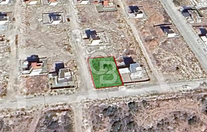 Karaburun Mordoğan Kamukent’te Deniz Manzaralı Villa Arsası