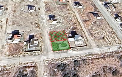 Karaburun Mordoğan Kamukent’te Deniz Manzaralı Villa Arsası