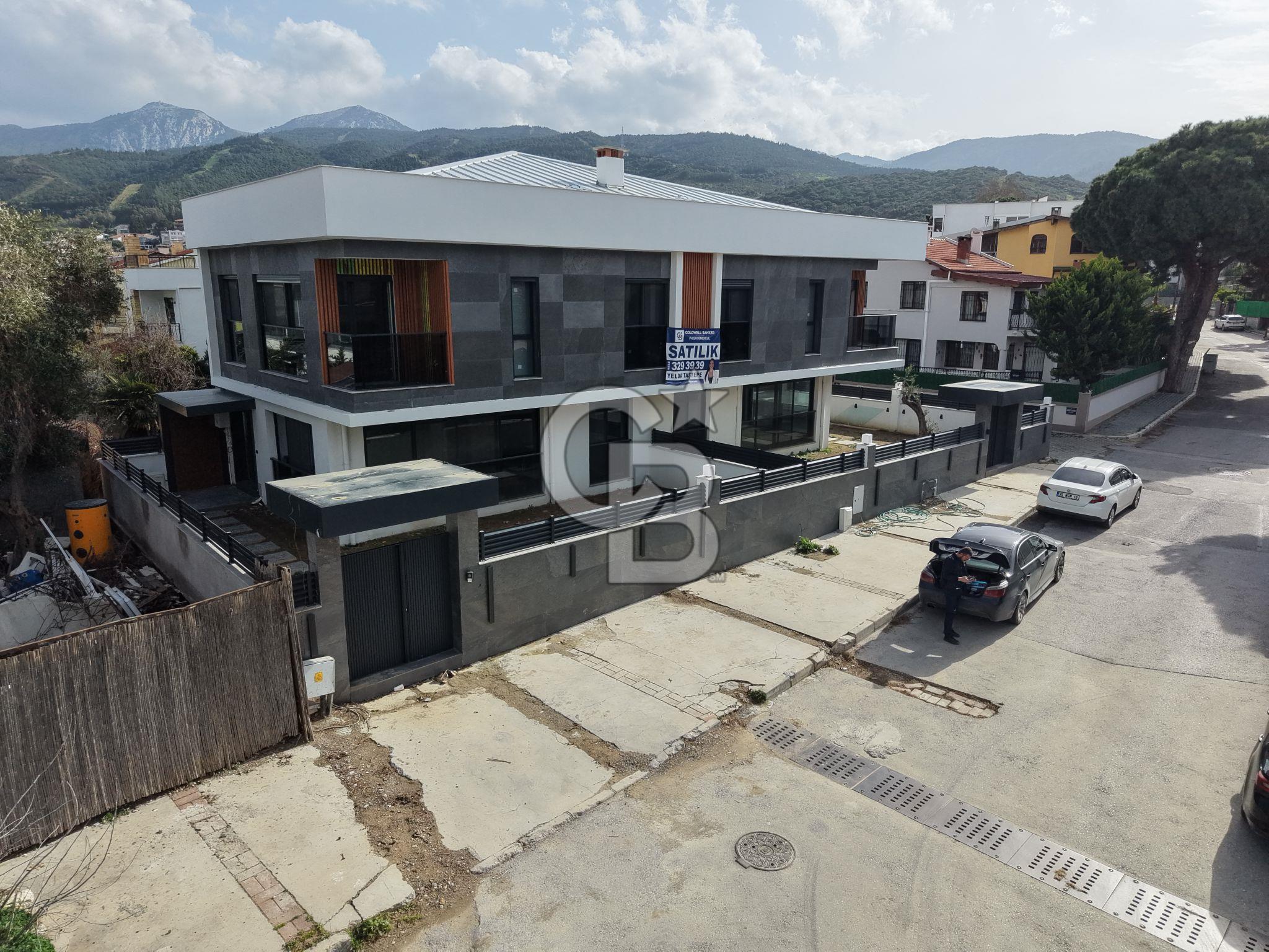 İzmir Narlıdere Limanreis'de Satılık Lüks 3+1 Villa CB-PH