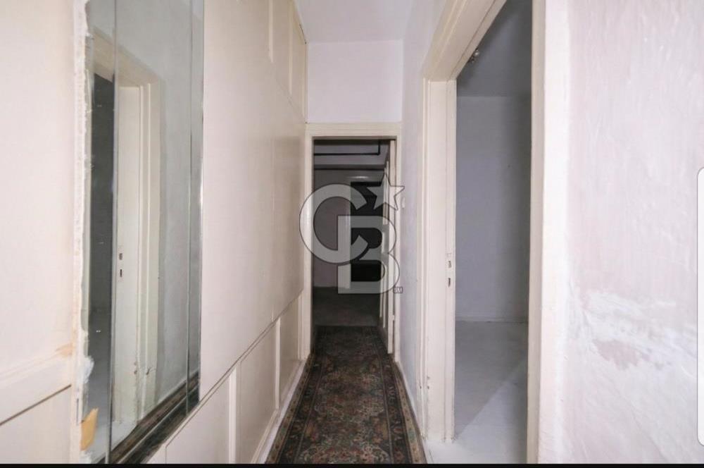 Fatih Hırka-i Şerif Camii’ne 100 Metre Mesafede Satılık Bina