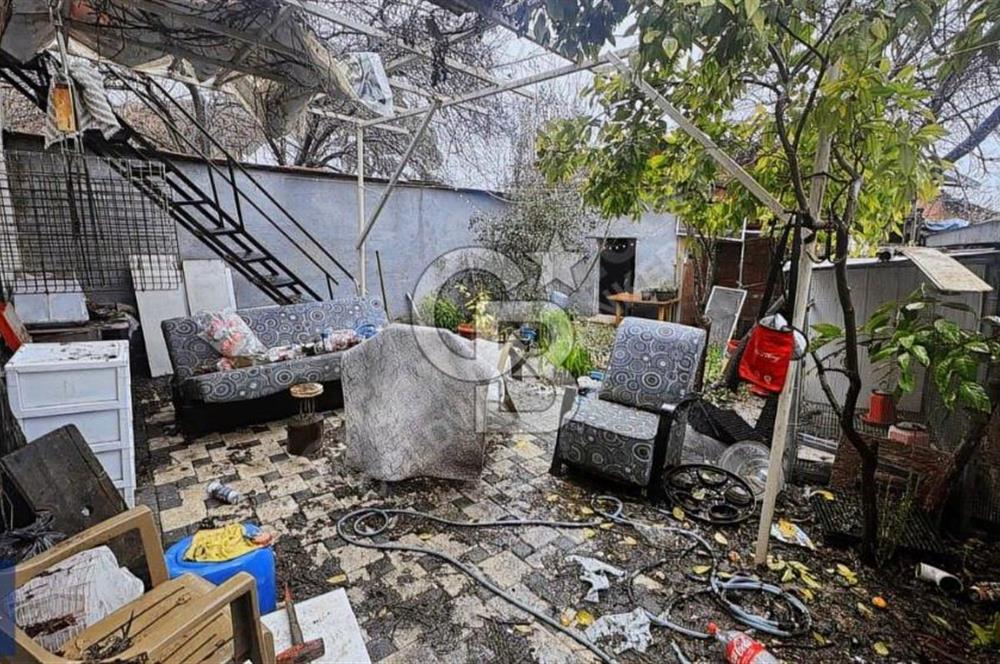 TORBALI KARAKUYUDA 102 m ARSA İÇERİSİNDE MÜSTAKİL 1+1 EV