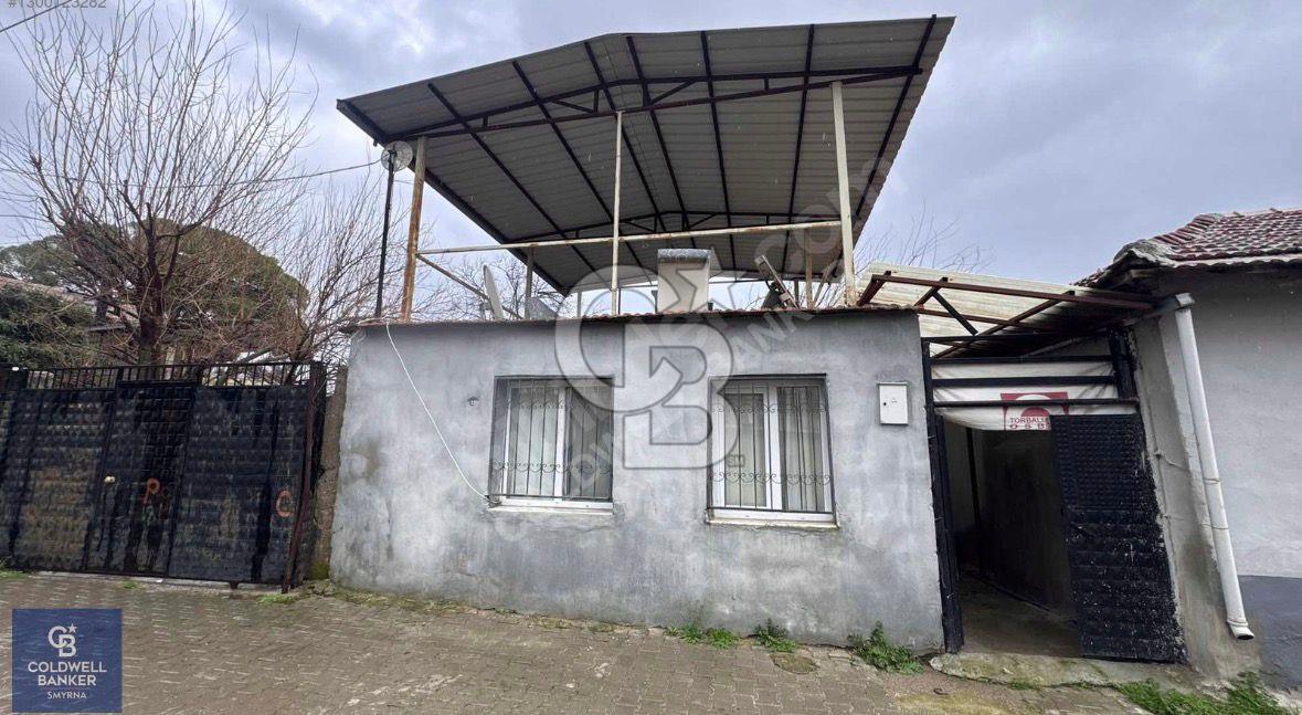 TORBALI KARAKUYUDA 102 m ARSA İÇERİSİNDE MÜSTAKİL 1+1 EV