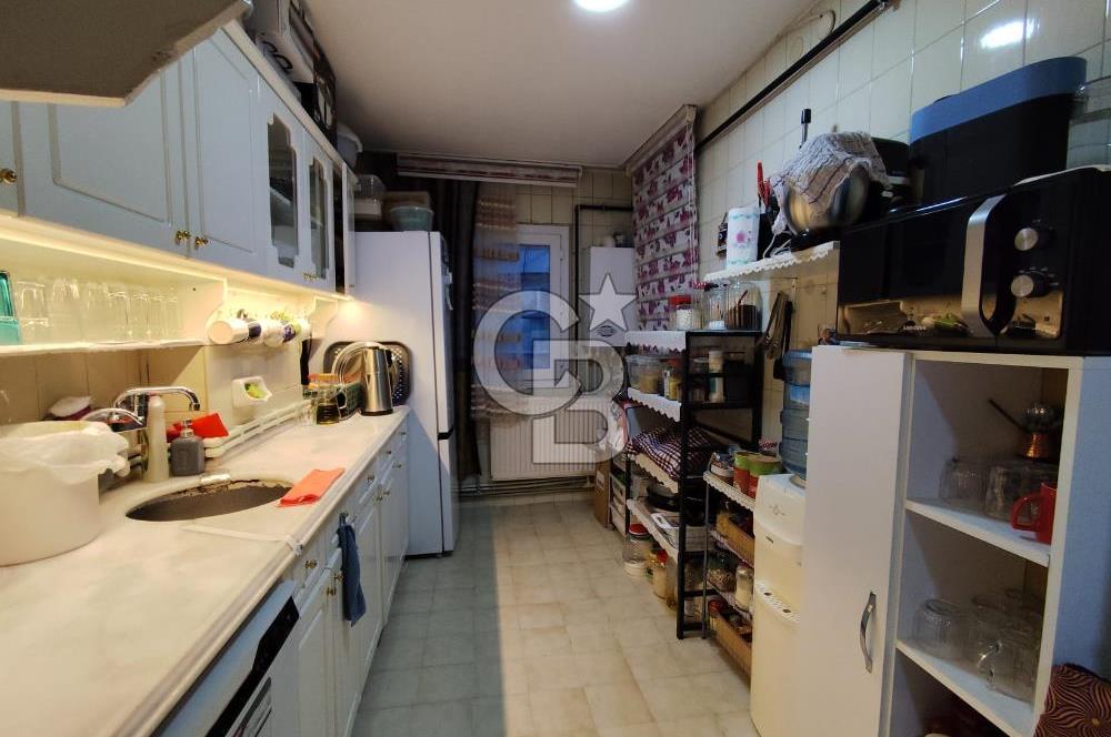 Güzelyalı'da Oturum ve Yatırım İçin Değerli 3+1 Satılık Daire