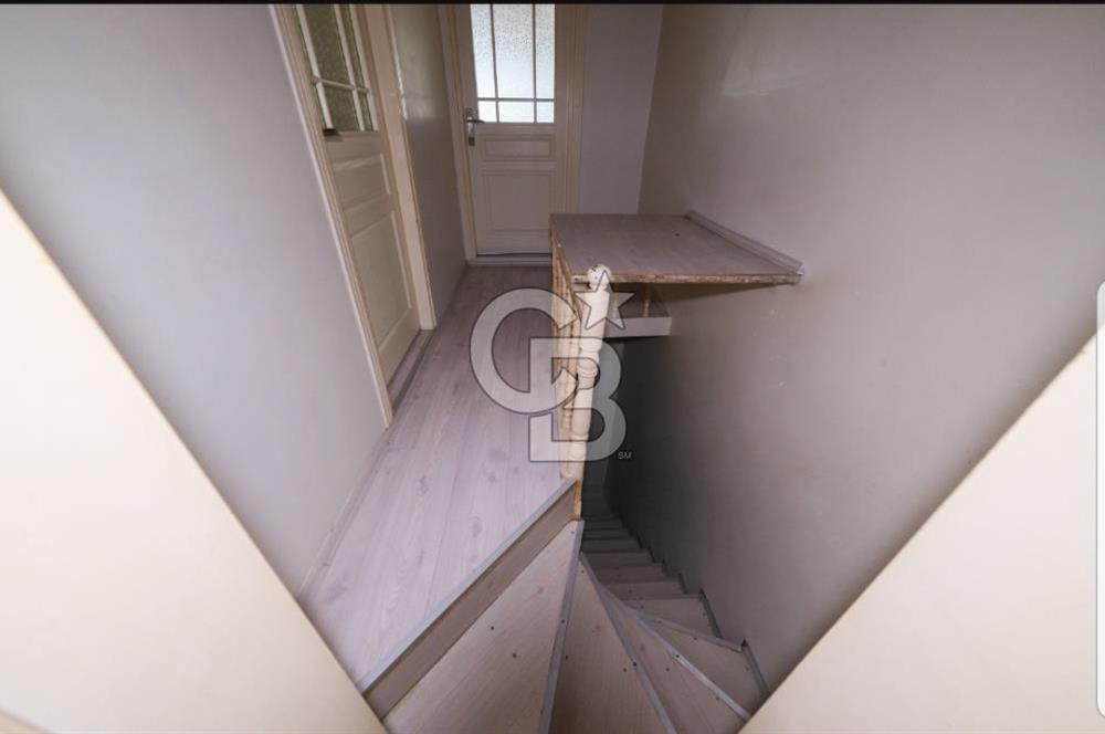 Fatih Hırka-i Şerif Camii’ne 100 Metre Mesafede Satılık Bina