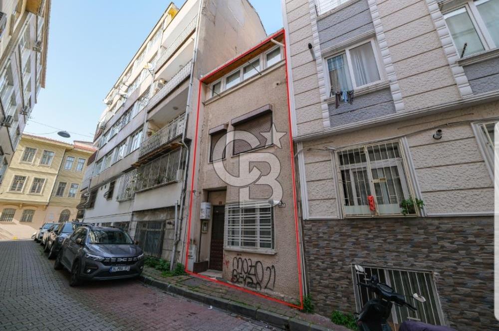 Fatih Hırka-i Şerif Camii’ne 100 Metre Mesafede Satılık Bina