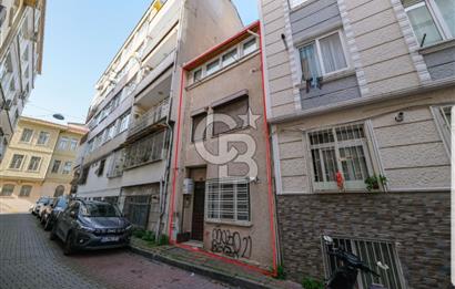 Fatih Hırka-i Şerif Camii’ne 100 Metre Mesafede Satılık Bina