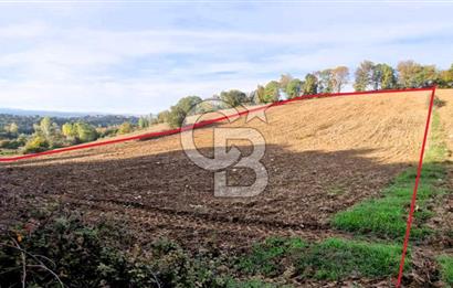 Biga Akpınar Köyü’nde Resmi Yol Cepheli, Gölet Yakınında Yatırımlık Tarla
