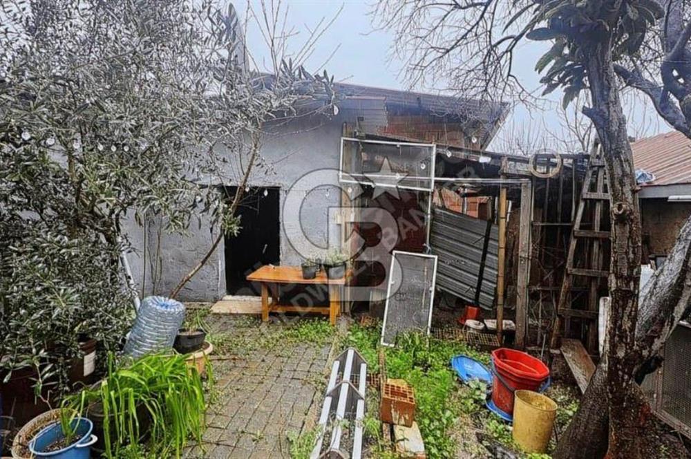 TORBALI KARAKUYUDA 102 m ARSA İÇERİSİNDE MÜSTAKİL 1+1 EV