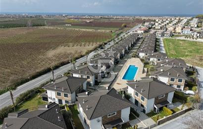 Fırsat! Kuşadası Zeta Park'ta 250m2 Arsa İçinde 3+1 Lüks Villa