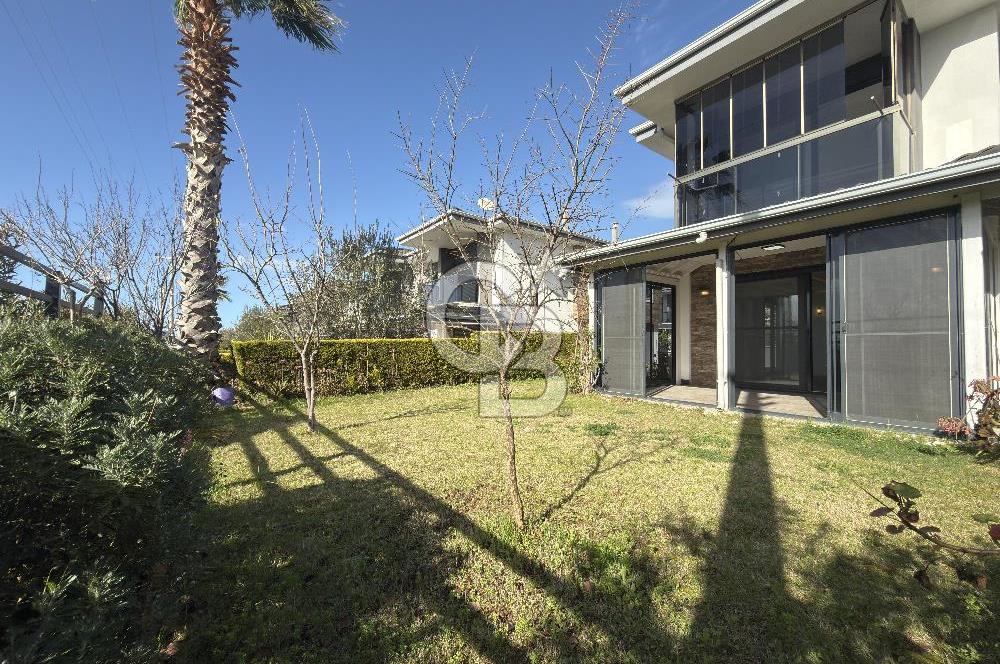 Fırsat! Kuşadası Zeta Park'ta 250m2 Arsa İçinde 3+1 Lüks Villa