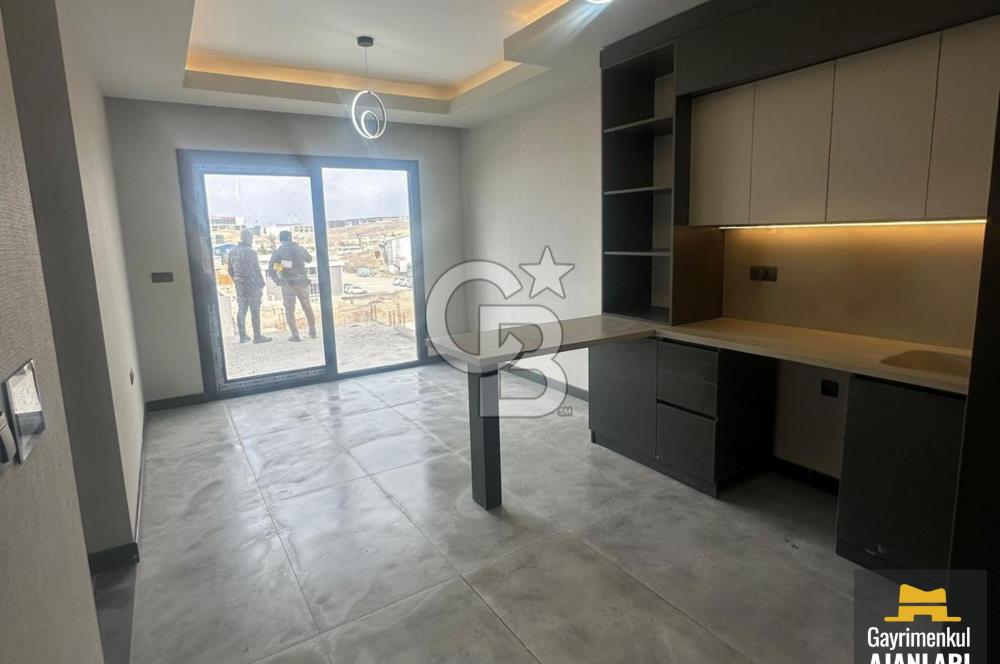 BOSS SARAY'DA YÜKSEK ŞEREFİYELİ TERASLI 1+1 SATILIK OFİS/DAİRE