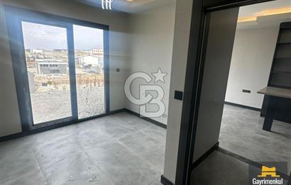 BOSS SARAY'DA YÜKSEK ŞEREFİYELİ TERASLI 1+1 SATILIK OFİS/DAİRE