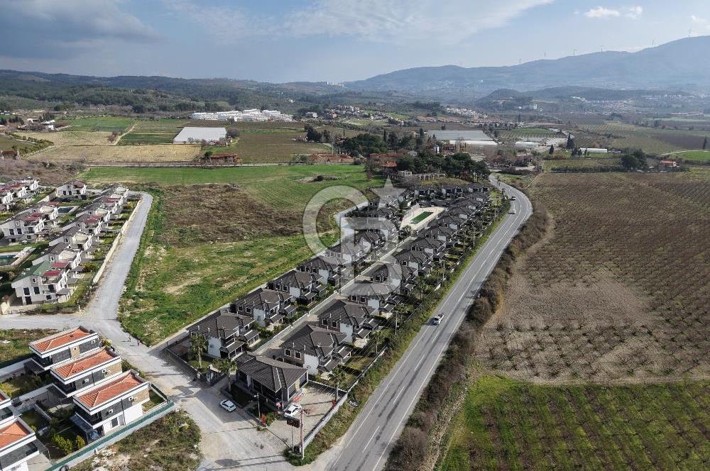 Fırsat! Kuşadası Zeta Park'ta 250m2 Arsa İçinde 3+1 Lüks Villa