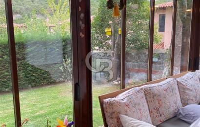 DOĞAYLA İÇ İÇE | İMRENDEREDE 3 KATLI BAHÇELİ LÜKS VİLLA