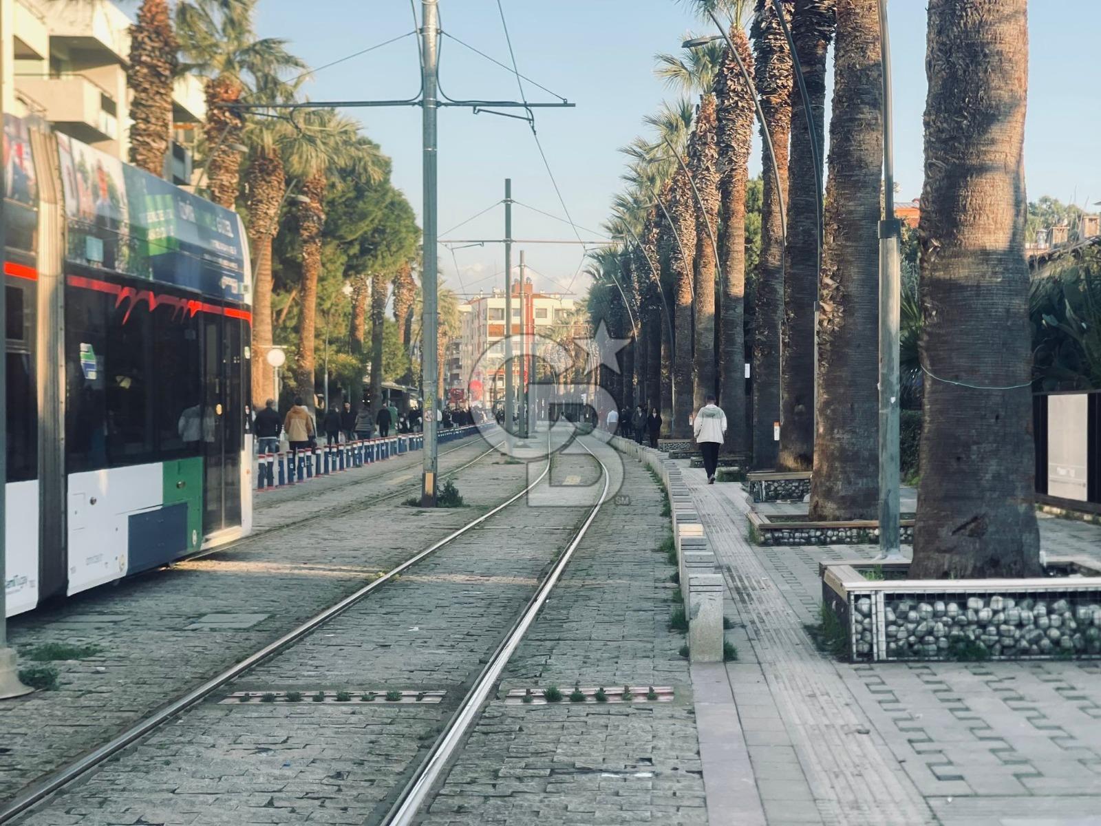 Bostanlı Tramvay Caddesi Üzerinde Yüksek Cirolu Devren Kafe