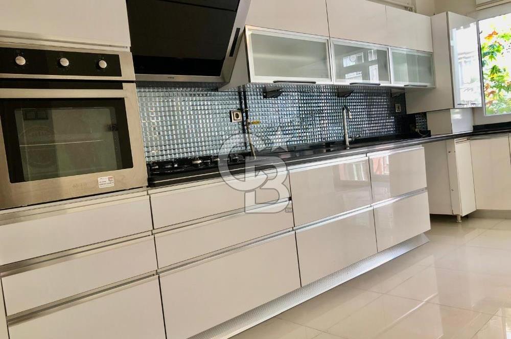 Bornova Küçükpark'ta Satılık 4+1 Geniş Daire