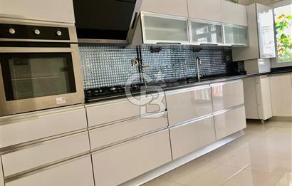 Bornova Küçükpark'ta Satılık 4+1 Geniş Daire