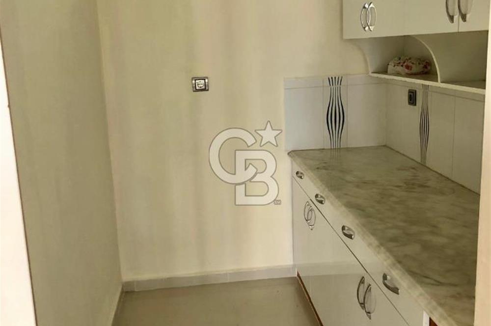 Bornova Küçükpark'ta Satılık 4+1 Geniş Daire