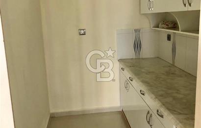 Bornova Küçükpark'ta Satılık 4+1 Geniş Daire
