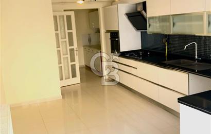 Bornova Küçükpark'ta Satılık 4+1 Geniş Daire