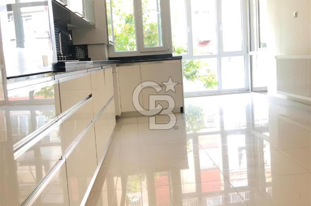 Bornova Küçükpark'ta Satılık 4+1 Geniş Daire